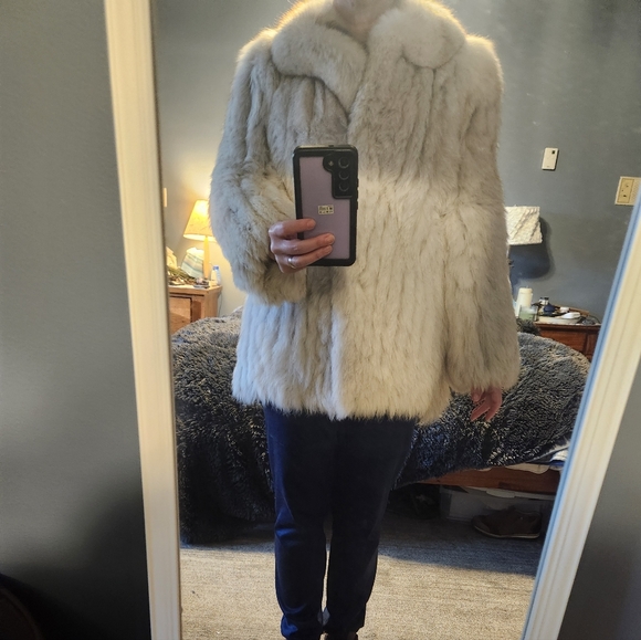 Elegant Cream Authentic Fox Fur Coat - Picture 9 of 15